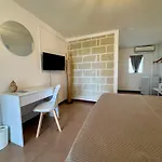 Isola Mia Hotel *